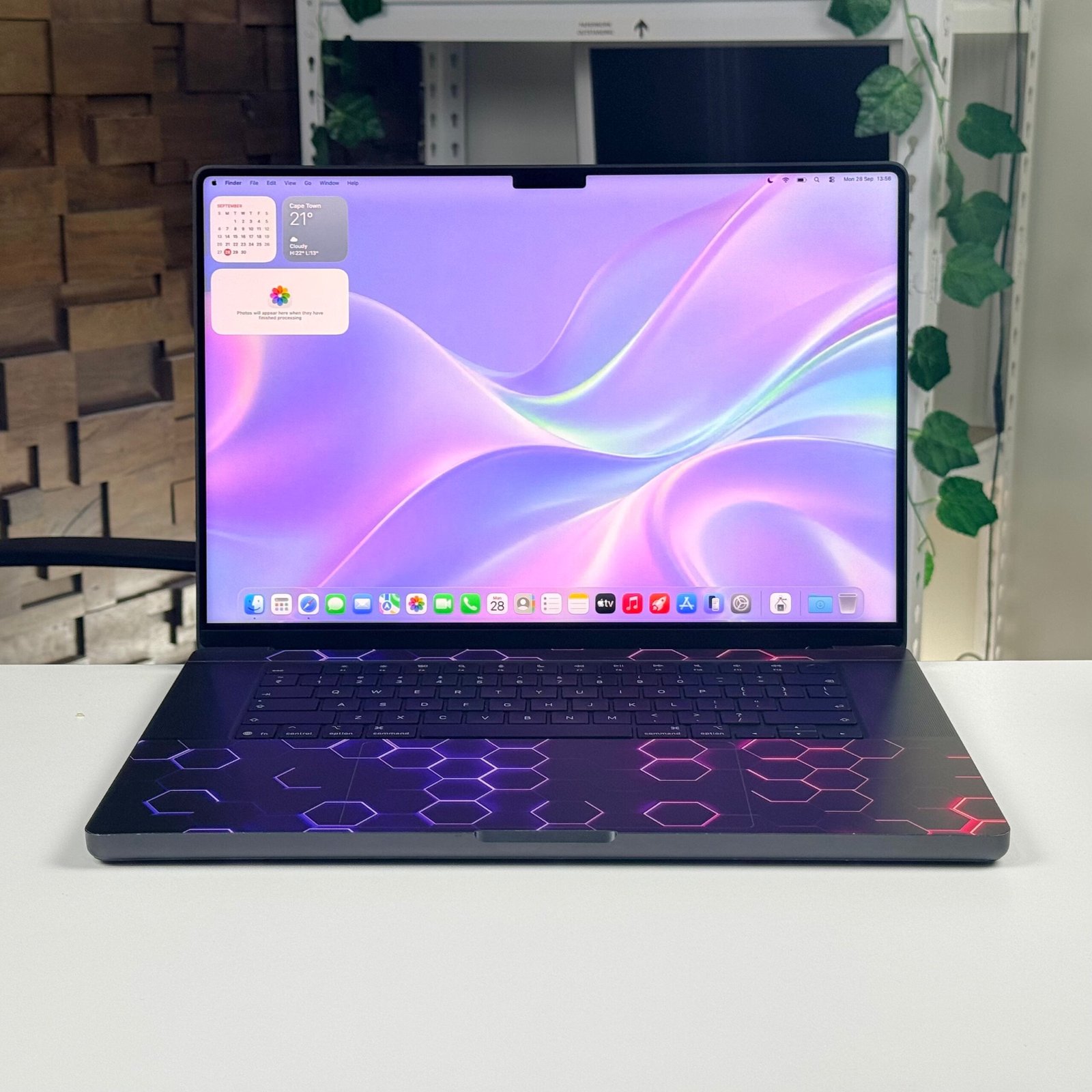 MacBook Pro 16" M5 Max 48GB 2TB Space Black (2026) - Pre-Owned - Image 4