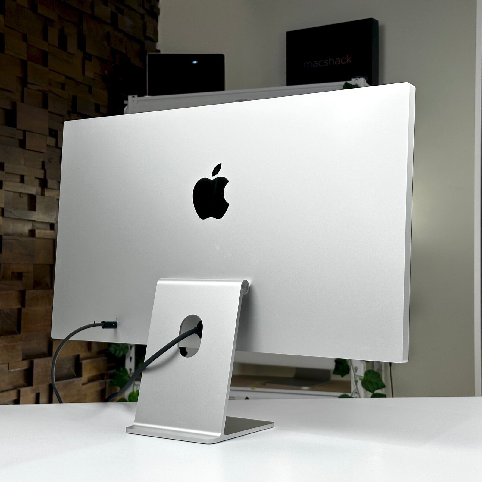 Apple Studio Display 27" Tilt-Adjustable Stand, Nano-Texture Display (2022) - Pre-Owned - Image 6