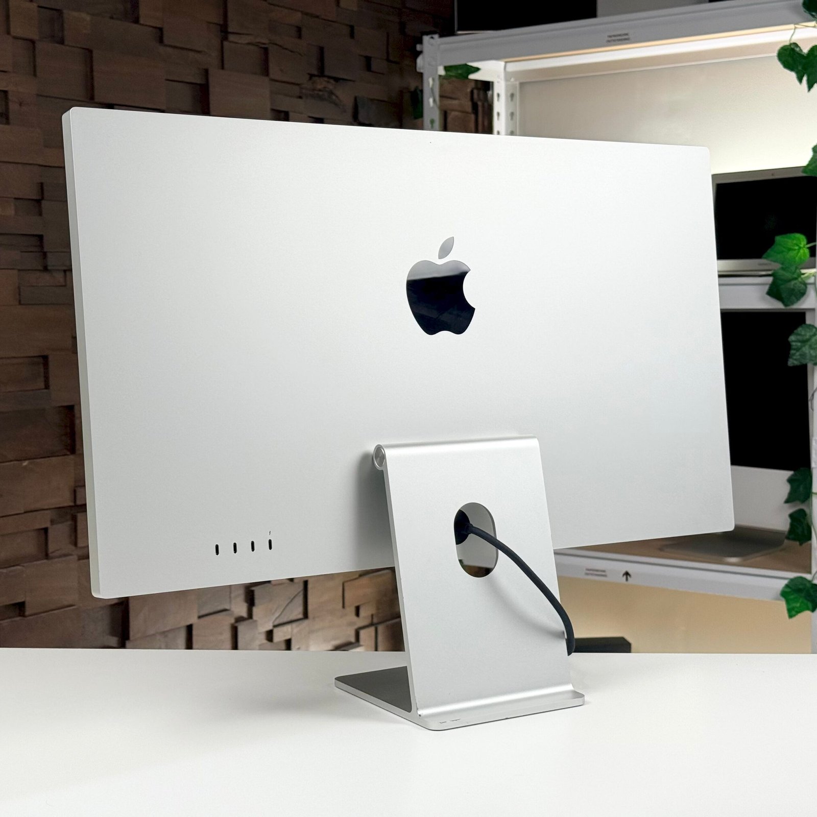 Apple Studio Display 27" Tilt-Adjustable Stand, Nano-Texture Display (2022) - Pre-Owned - Image 7