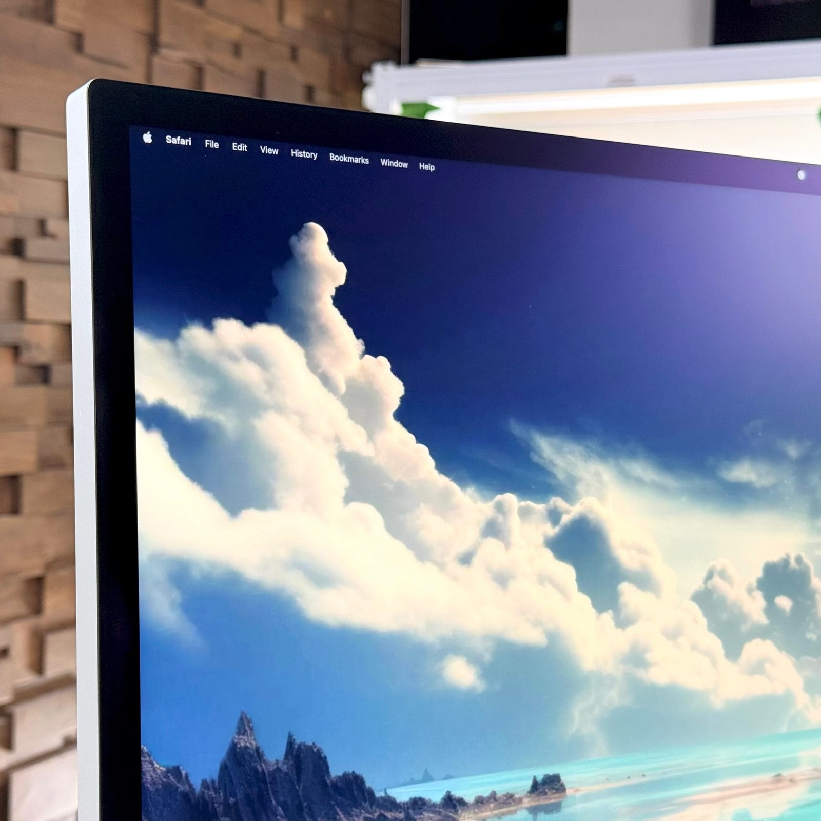 Apple Studio Display 27" Tilt-Adjustable Stand, Nano-Texture Display (2022) - Pre-Owned - Image 4
