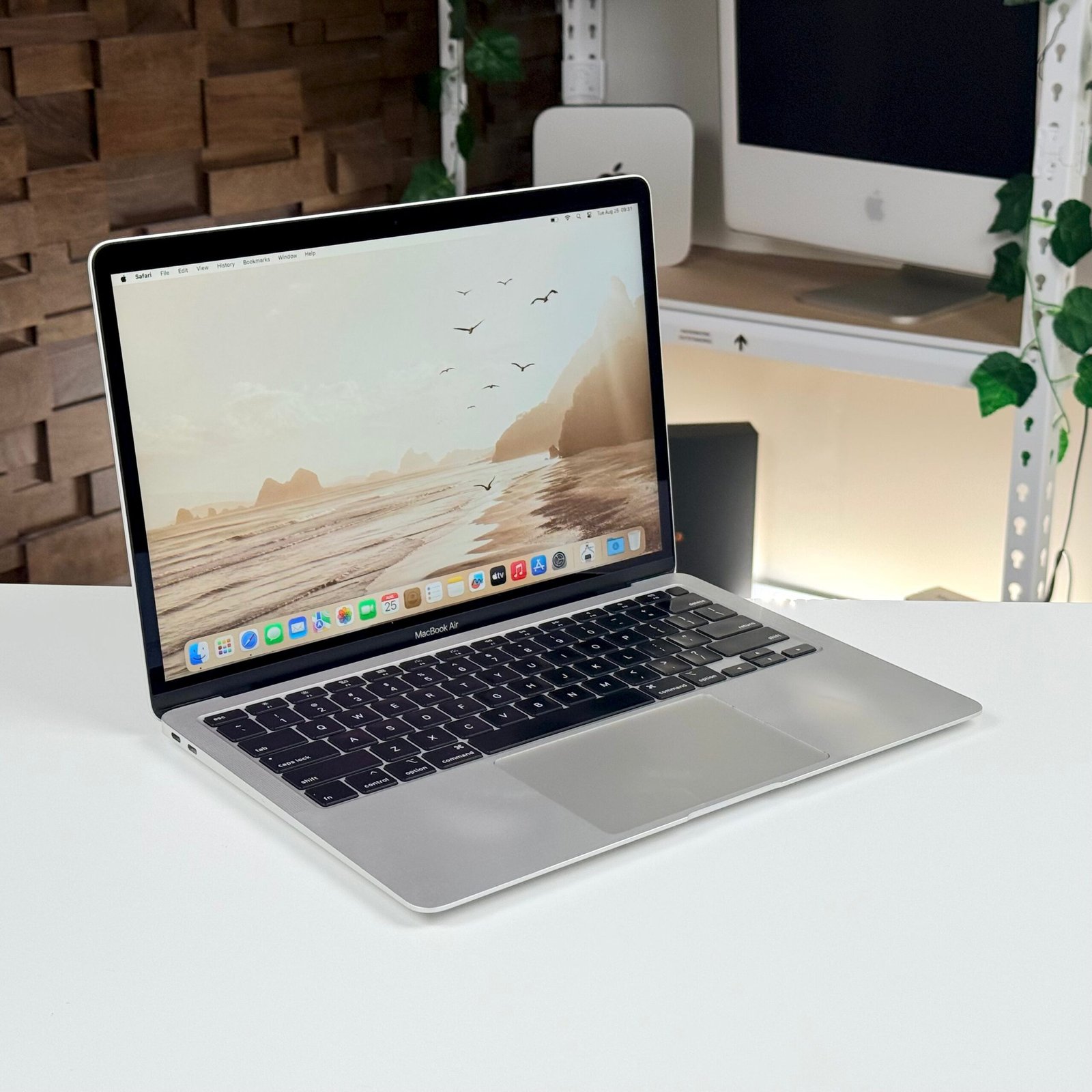 MacBook Air 13" Intel Core i5 8GB 512GB Silver (2020) - Pre-Owned - Image 2