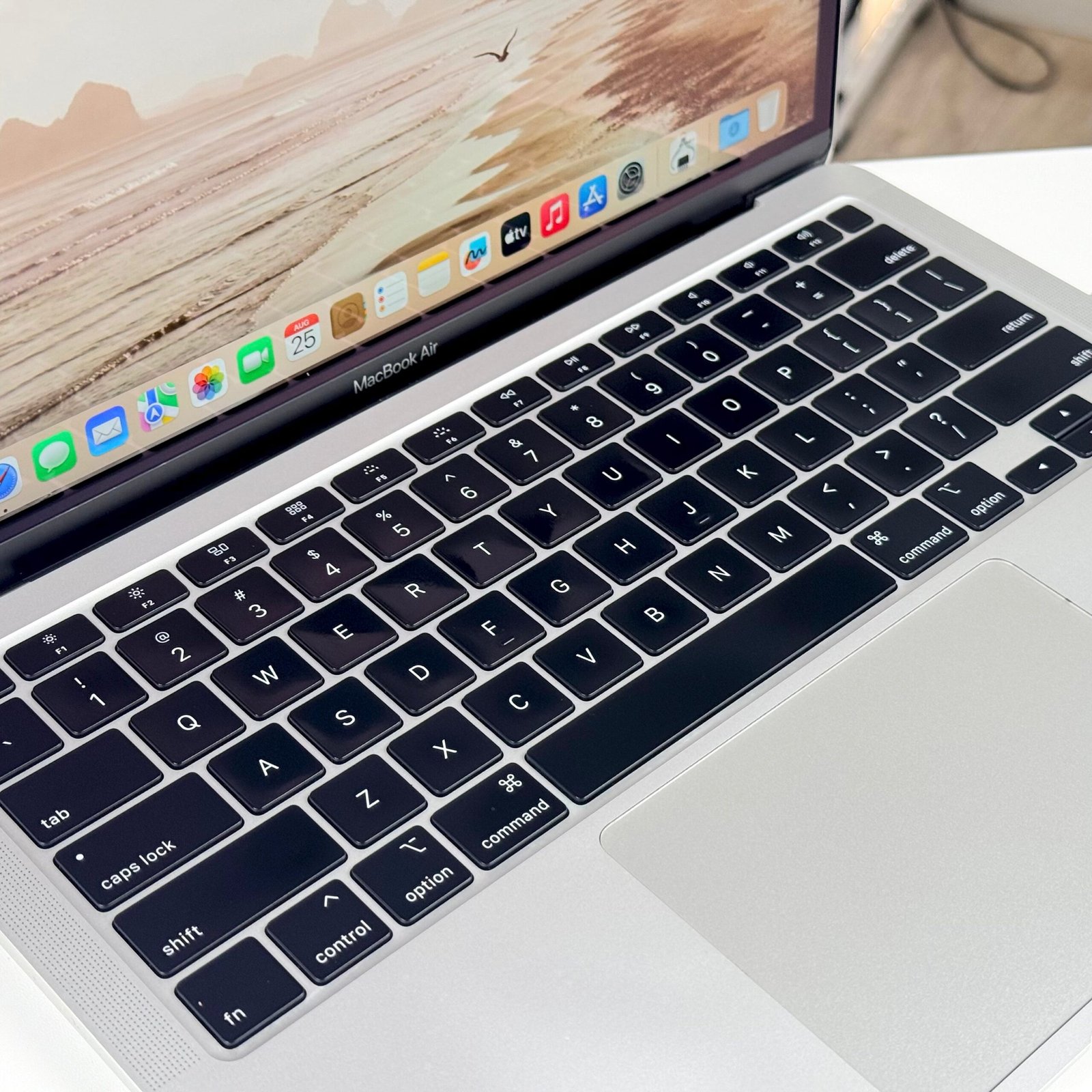 MacBook Air 13" Intel Core i5 8GB 512GB Silver (2020) - Pre-Owned - Image 3
