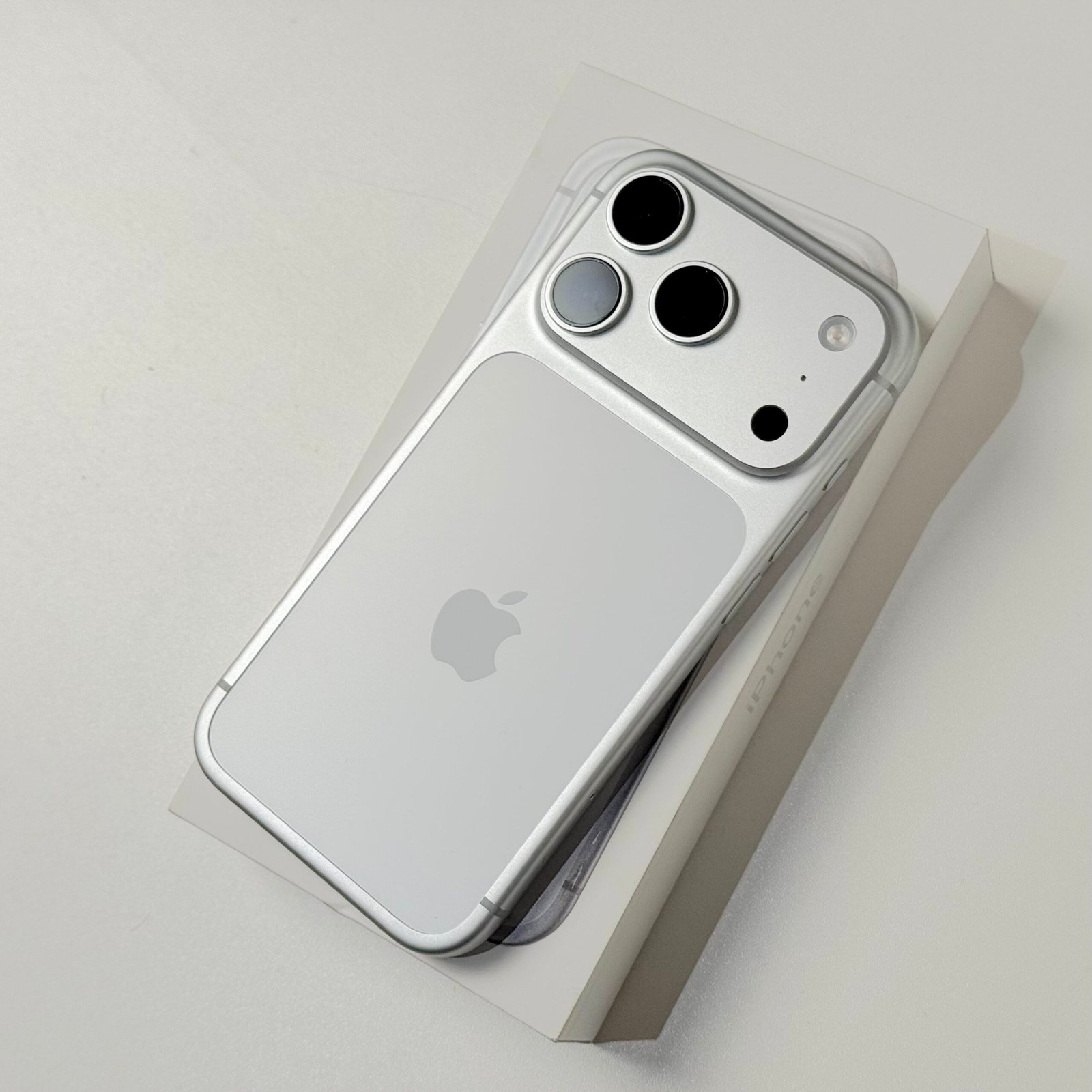 iPhone 17 Pro 256GB Silver (2025) - Pre-Owned - Image 3