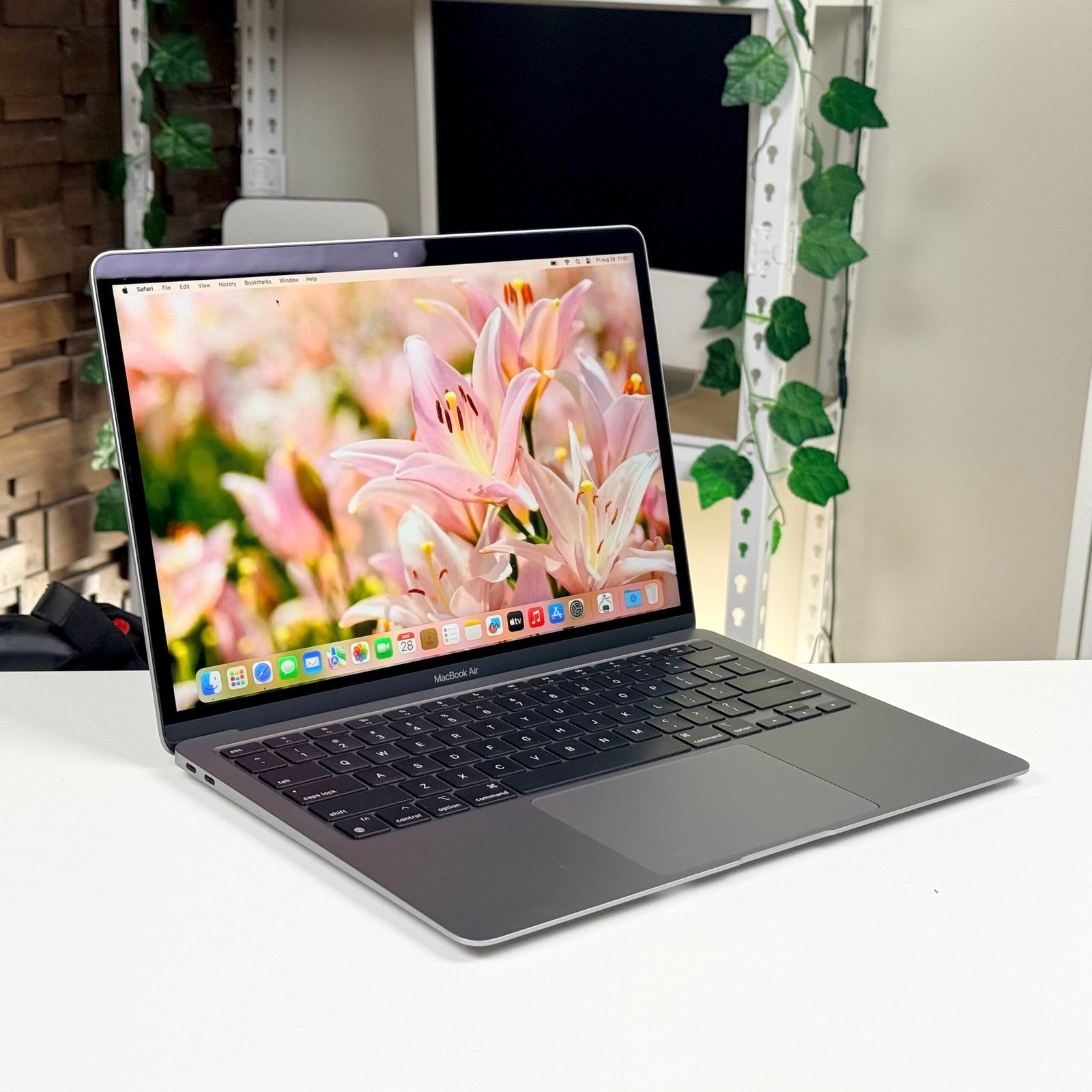 MacBook Air 13" M1 16GB 512GB Space Gray (2020) - Pre-Owned - Image 2