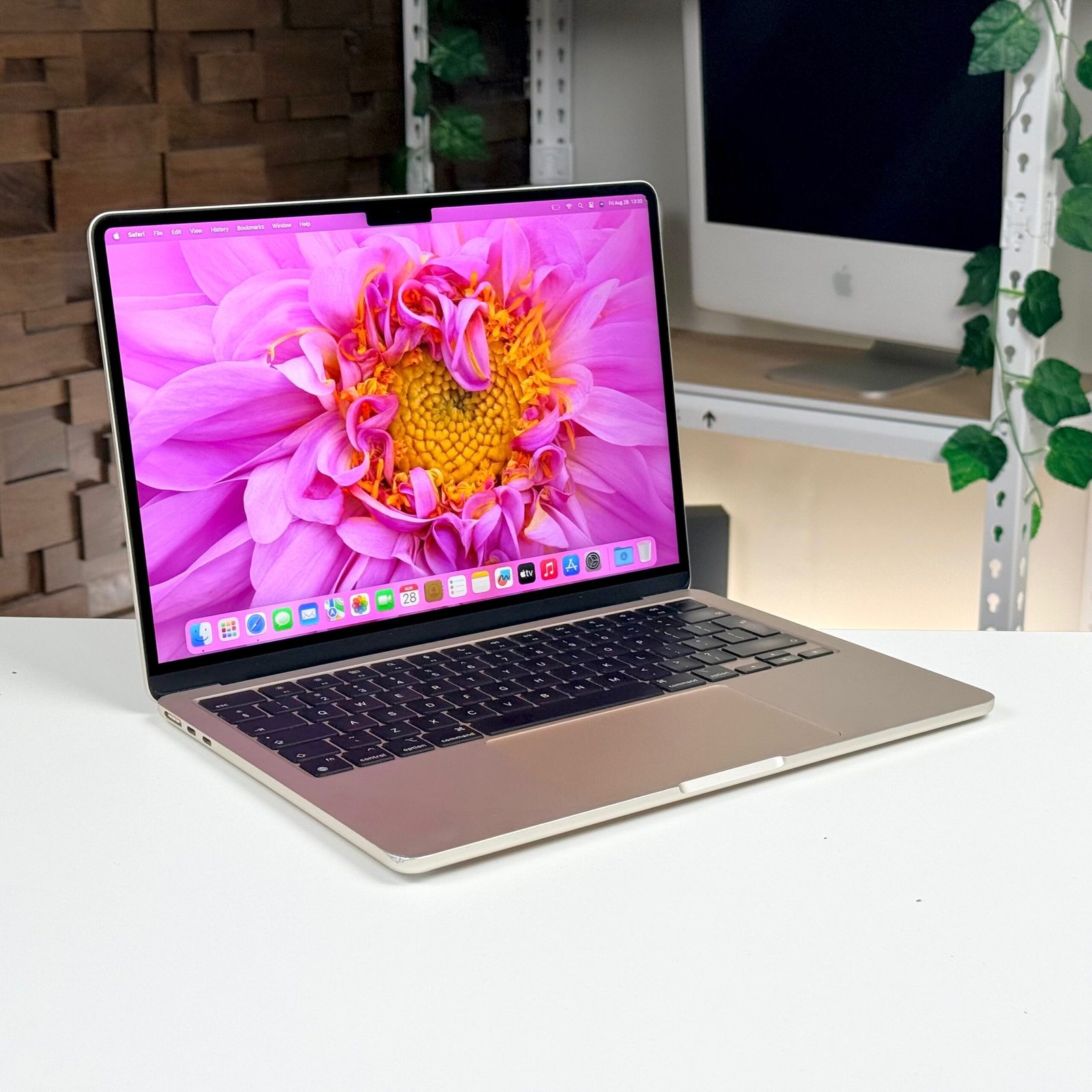 MacBook Air 13" M2 8GB 256GB Starlight (2022) - Pre-Owned - Image 2