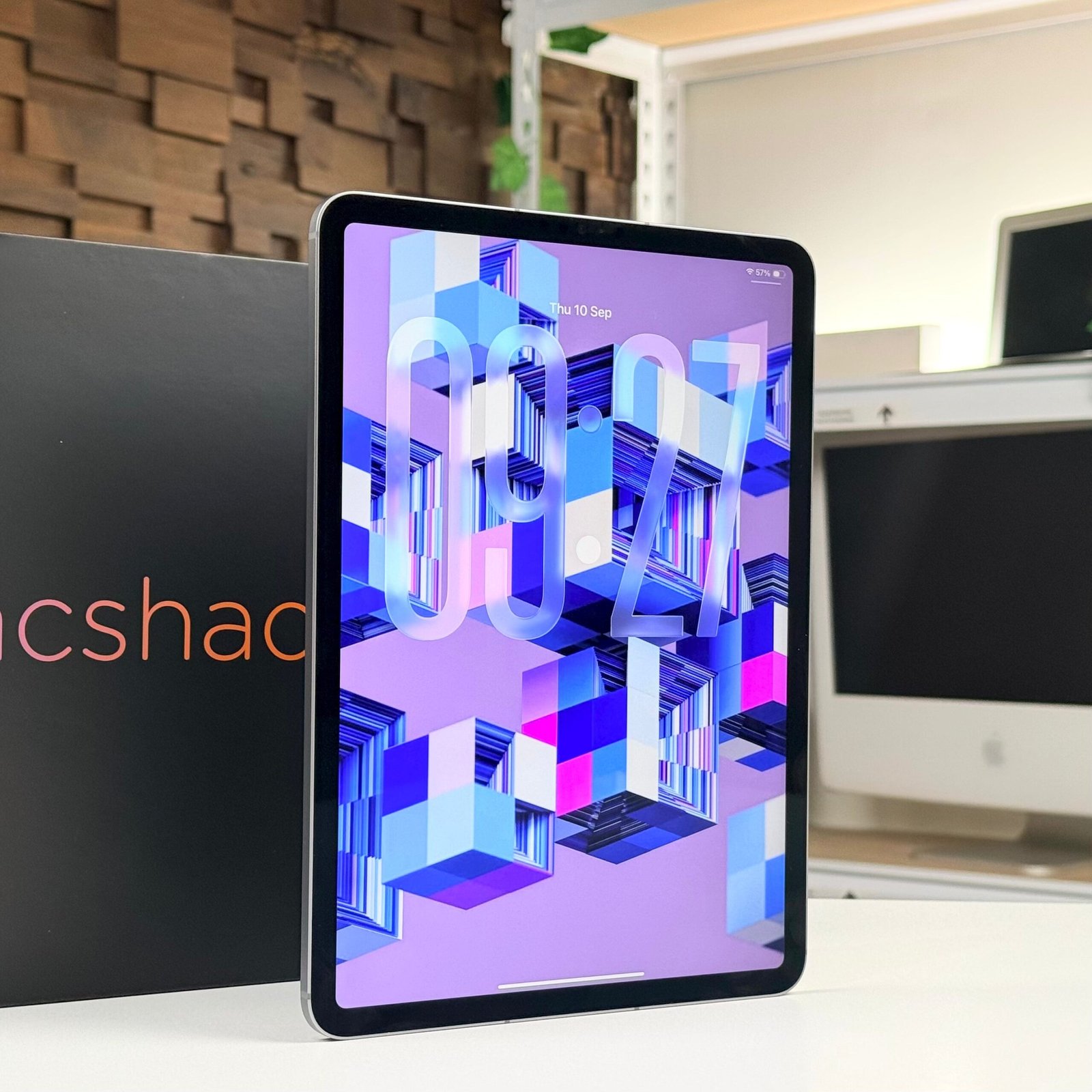 iPad Pro 11" 4th Gen M2 256GB Cellular Space Gray (2022) - Pre-Owned - Image 4