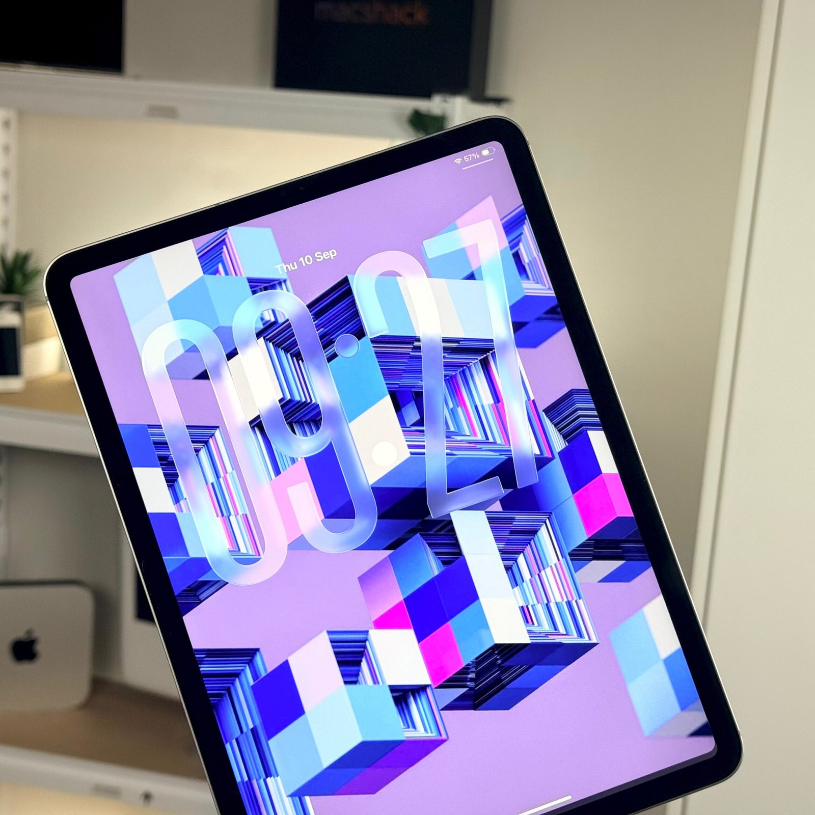 iPad Pro 11" 4th Gen M2 256GB Cellular Space Gray (2022) - Pre-Owned - Image 5
