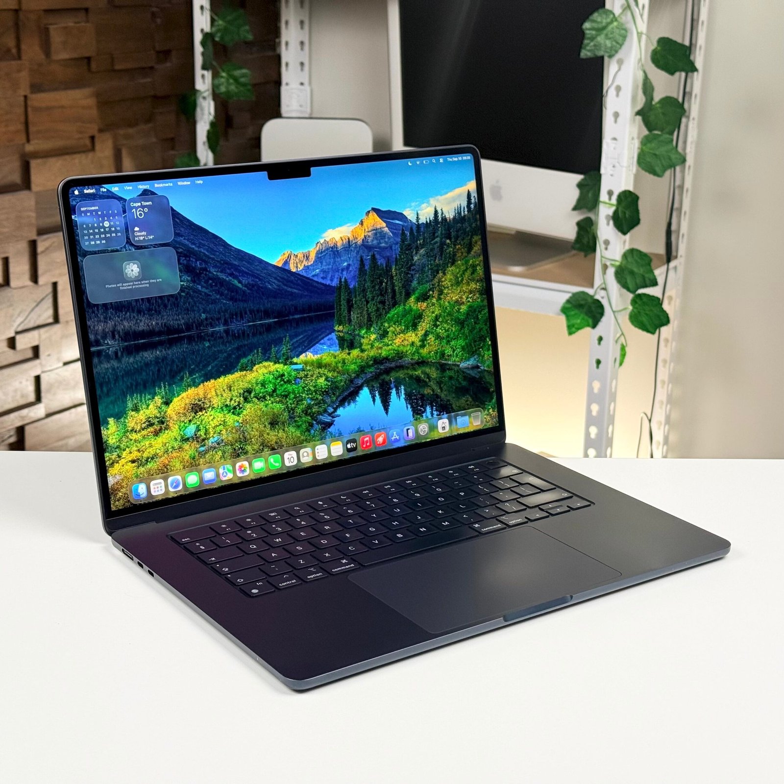 MacBook Air 15" M3 16GB 512GB Midnight (2024) - Pre-Owned - Image 2